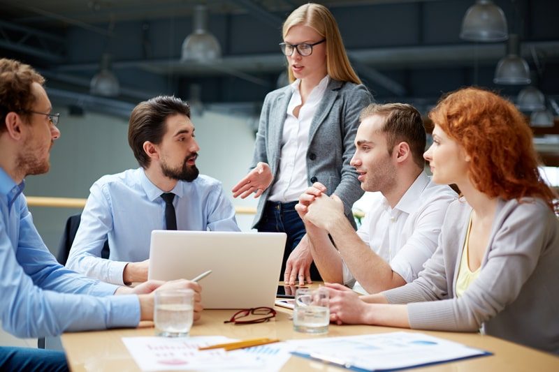 Pensamento dicotômico: o que é, exemplos e como evitar