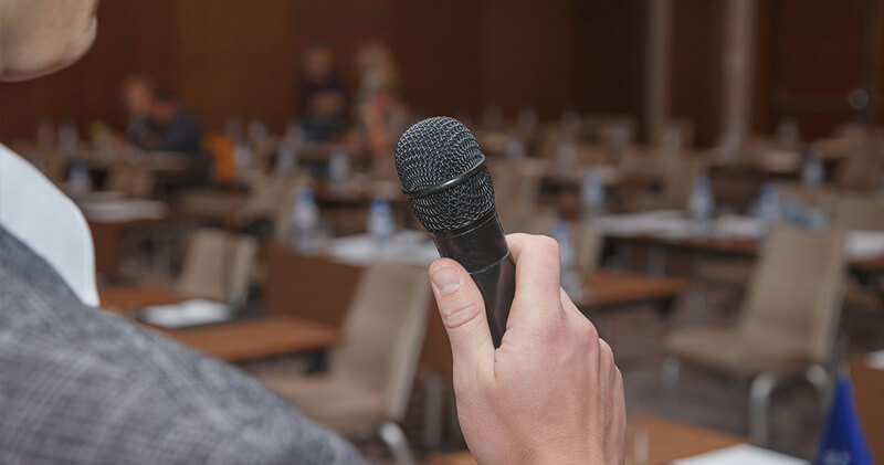 Saiba como melhorar sua oratória com 15 dicas de comunicação