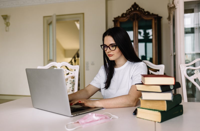 sindrome do impostor mulher estudando